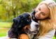 Proprietarii de câini, mai fericiți decât cei care au pisici