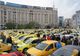 Taximetriștii blochează Bucureștiul. Autoturisme UBER atacate cu ouă în Piața Victoriei 