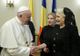 Dăncilă, audiență privată la Papa Francisc. Cei doi au făcut schimb de cadouri (Video)