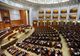 Lupte crâncene în Parlament pentru un vot la moțiunea de cenzură