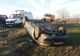 Accident spectaculos, în Dâmbovița: 3 răniți, după ce mașina s-a răsturnat pe câmp