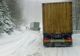 Trafic de coșmar, în condiții de iarnă. Mașini blocate în nămeți