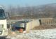 Sibiu: Un TIR răsturnat în urma unei tamponări, ridicat de o macara