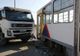 Tramvai cu călători, lovit de o basculantă, la Ploieşti
