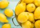 Taie o lămâie mărunt şi pune-o la congelator. Efectul ei îţi poate salva viaţa