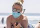 Cum se poartă masca de protecție la plajă. Sfaturile medicilor