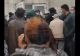 VIDEO - Imagini revoltătoare - Îmbrânceli între oamenii care așteaptă la coadă la spital. Aglomerație, așteptare în ploaie