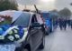 Înmormântare pe covor ROȘU: Cortegiul funerar a fost însoțit de zeci de oameni care nu respectau nicio măsură de protecție - VIDEO