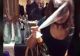 VIDEO – A vărsat șampania pe ea și a atras toate privirile din restaurant – Gafa unei tinere, viral pe internet