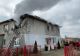 FOTO/  Bloc de locuinţe cuprins de flăcări! Locatarii au reuşit să se evacueze la timp