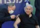 Benjamin Netanyahu și ministrul Sănătății, Yuli Edelstein, primii doi israelieni care primesc cea de-a doua doză din vaccinul antiCovid