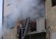 Incendiu puternic într-un bloc din Moreni. Apartament distrus din cauza neatenției