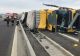 Un TIR s-a răsturnat pe A1: Trafic îngreunat