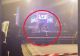 O cântăreață a căzut pe scenă în timpul concertului, la Botoșani! VIDEO