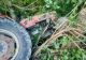 Sfârșit tragic: 2 bărbaţi prinşi sub un tractor răsturnat, în Vâlcea. Unul dintre ei a murit