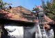 VIDEO | Imagini cutremurătoare cu o fetiță care își caută jucăriile printre resturile casei incendiate