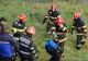 VIDEO | Un pui de urs a rămas cu capul blocat într-un butoi, în Predeal. Pompierii au intervenit 
