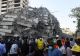FOTO | Un bloc de 21 de etaje s-a prăbușit în Nigeria. 3 persoane, salvate din dărâmături