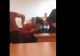 VIDEO  | Elev bătut cu pumnii de un coleg chiar în sala de clasă. Imagini cu un puternic impact emoțional