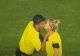 VIDEO șoc în timpul unui meci de fotbal – Arbitrii au început să se sărute. Cum au reacționat spectatorii
