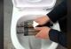 Invenția care devenit virală pe rețelele de socializare – Ce a putut să monteze un instalator în WC și care e motivul