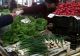 Greşeala pe care multă lume o face când cumpără salată şi ceapă verde