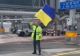 VIDEO | Angajatul unui aeroport din Israel, suspendat din funcție după ce a fluturat steagul Ucrainei lângă un avion rusesc