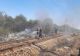 Incendiu de vegetație uscată în apropierea a 20 de vagoane cu benzină într-o gară din Prahova. Circulația feroviară, oprită