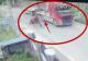 Accident spectaculos între o căruță și un camion - Video cu momentul impactului