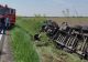 FOTO | Accident cumplit în Arad. Un bărbat din Ungaria a murit după ce s-a răsturnat cu TIR-ul pe care îl conducea