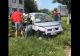 Accident auto grav provocat de o pisică: două persoane rănite, o mașină distrusă și un stâlp de electricitate dărâmat