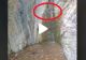 VIDEO – A găsit o cascadă mică pe munte și a auzit zgomote ciudate. Când s-a uitat mai bine nu i-a venit să creadă ce era