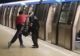 Scene șocante la metrou: un călător și un paznic s-au luat la bătaie pe peron - Reacția Poliției