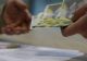 FACIAS denunță un ABUZ în școlile din România: Părinții fără venituri, obligați să dea declarații la notar pentru tichetele de 500 de lei
