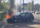 O maşină a luat foc într-o parcare din Mamaia. Pompierii au intervenit de urgență