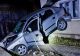 Mașină proiectată în zidul unei case. Anterior, a rupt un stâlp - accident cumplit, în jud. Giurgiu