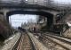Accident spectaculos, în Predeal. A sărit cu mașina de pe pod direct pe liniile de tren (FOTO)