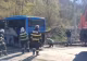 Autocar blocat pe linia de tren - intervenție de urgență, pasageri evacuați - VIDEO