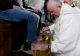 Papa Francisc a spălat picioarele a 12 tineri deținuți. Printre ei, și un român