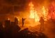 Incendiu violent la o hală, flăcările înalte au cuprins toată zona. ISU a mobilizat 100 de pompieri în lupta cu vâlvătăile 