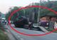Un tanc a căzut de pe platforma care îl transporta! Șoferul a evitat în ultima clipă un pieton care traversa neregulamentar