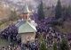 Ce au văzut pelerinii în curtea Mănăstirii Prislop, chiar lângă mormântul lui Arsenie Boca. Vestea s-a răspândit rapid - VIDEO