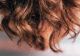 Cel mai recent trend în materie de podoabă capilară, combătut vertiginos! Specialiștii avertizează: „Vă ardeți scalpul!”
