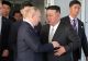 Vladimir Putin şi Kim Jong Un și-au oferit puşti unul altuia și s-au adresat cu apelativul „tovarășe”
