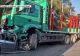 O mașină a intrat sub un TIR după o depășire periculoasă: șoferul a murit! Accident cumplit pe DN66, în Hunedoara