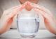 Când trebuie să bei apă: înainte, în timpul sau după masă? Explicațiile specialiștilor