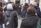 Sute de tineri au blocat un bulevard pentru a sta la coadă la șaorma gratuită de Black Friday