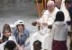 Papa Francisc, sfat pentru copii: Beţi un pahar cu apă când sunteţi nervoşi. Uneori mă enervez și eu, dar nu muşc!