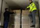 Aproximativ 5 milioane de țigarete, descoperite într-un TIR care aducea produse de patiserie refrigerate din Grecia în România