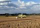 Șoferul unei combine agricole, în stare gravă. Mașinăria a luat foc pe câmp în timp ce era condusă